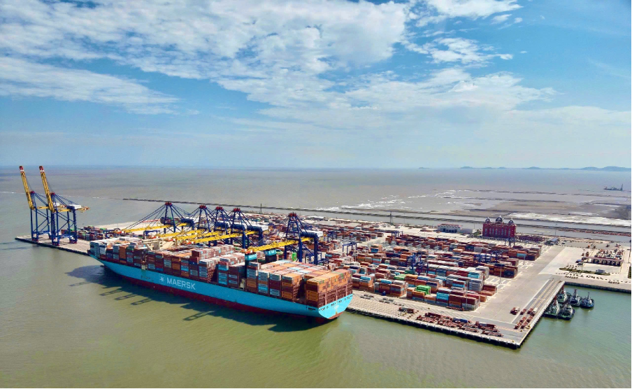 Cảng Hateco Hải Phòng đón tàu container gần 214.000 DWT